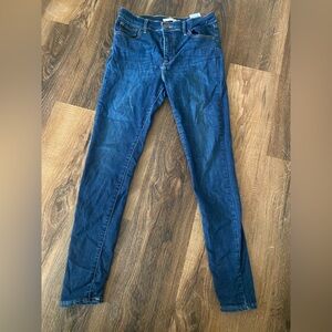 Levi’s High Rise Super Skinny Size 29